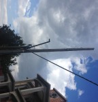 AVELLA. Pubblica illuminazione pericolante in via Francesco De Sanctis. FOTO