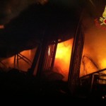 AVELLA. Ecco le foto dellincendio di questa notte.