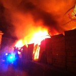 AVELLA. Ecco le foto dellincendio di questa notte.