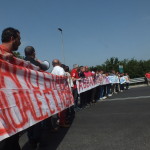 BAIANO. Guarda le foto della manifestazione dei Forestali che occupano il casello autostradale. Gallery