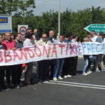 BAIANO. Guarda le foto della manifestazione dei Forestali che occupano il casello autostradale. Gallery
