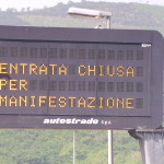 BAIANO. Guarda le foto della manifestazione dei Forestali che occupano il casello autostradale. Gallery