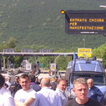 BAIANO. Guarda le foto della manifestazione dei Forestali che occupano il casello autostradale. Gallery