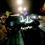 Auto sbanda e si schianta contro le barriere protettive. Conducente in ospedale. FOTO