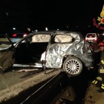 Auto sbanda e si schianta contro le barriere protettive. Conducente in ospedale. FOTO