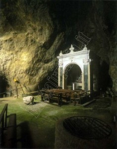 AVELLA. La Grotta di San Michele prossima alla riapertura. Via i catenacci che la tengono chiusa da decenni