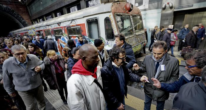 Trasporti: Campania; Eav, presidente-controllore ai tornelli