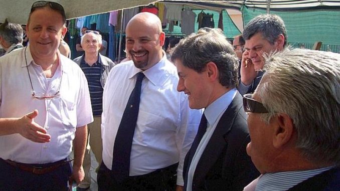 foto lopa alemanno mercatino Napoli