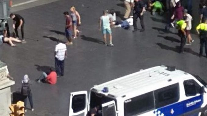 barcellona-furgone-sulla-folla-e-un-attentatoci-sono-dei-mortip_2ae50620-8362-11e7-9a35-d27b6c457398_998_397_big_story_detail