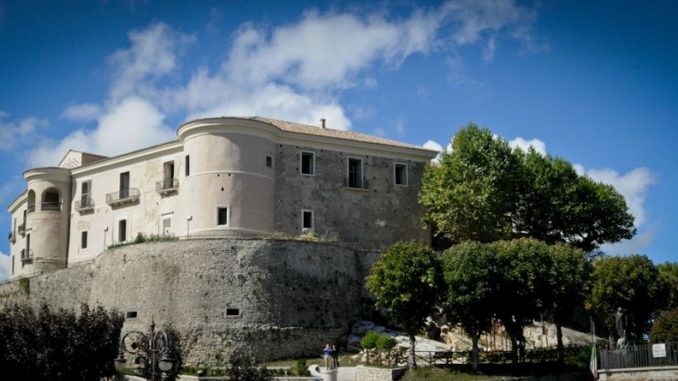 Castello_di_Gesualdo_ottobre2012