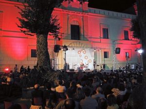 Libri & Territorio. Palazzo Serra di Cassano. Giuseppe Caravita di Sirignano, senatore del Regno d’Italia. La visione politica dell’illustre e poliedrica personalità, nel brillante saggio storico di Pasquale Colucci, con presentazione nell’Istituto italiano per gli studi filosofici Libri & Territorio. Palazzo Serra di Cassano. Giuseppe Caravita di Sirignano, senatore del Regno d’Italia. La visione politica dell’illustre e poliedrica personalità, nel brillante saggio storico di Pasquale Colucci, con presentazione nell’Istituto italiano per gli studi filosofici