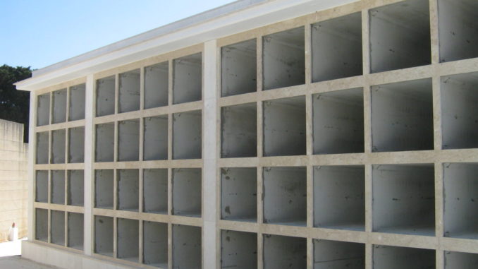 1488713909-0-trapani-non-c-e-un-loculo-per-la-moglie-francesco-paolo-urso-scrive-a-mattarella