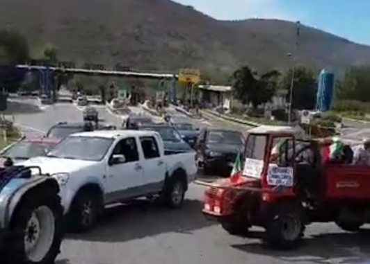 22330795_1588110407898491_1250951612_n