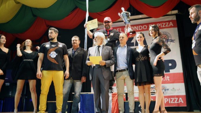 Mario e Alfredo Folliero con alle spalle Laurent Raimondo IMG_7440