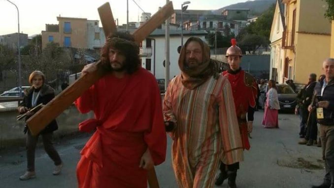 29137912_10213379602976993_357238448_n