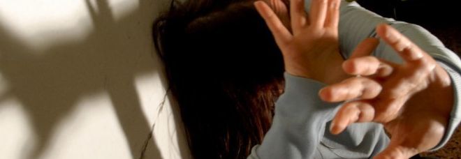 3867019_1042_piacenza_barista_stuprata