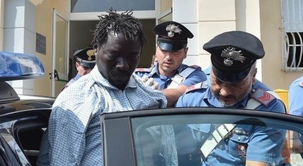 Immigrato uccide ospedale libero_04093937