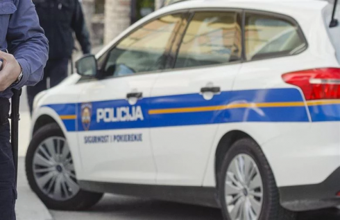 auto_polizia_croata_473227bf9e4f855908ca3ff5a1d0be32