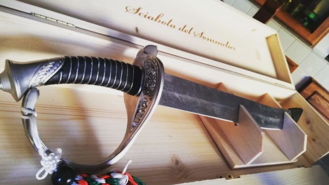 Sciabola-del-sommelier_Sabrage_Officina-dei-Sapori_Napoli