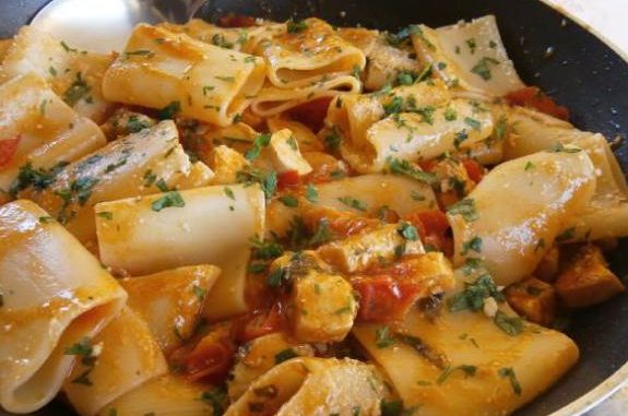 paccheri_con_ragu_di_pesce_spada