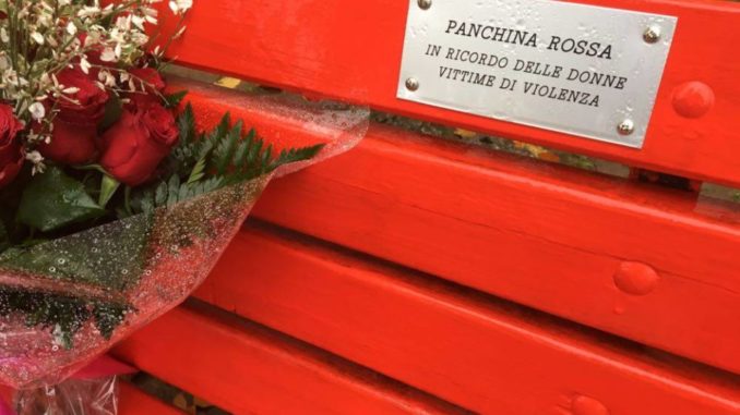 panchine-rosse-595361-960x640