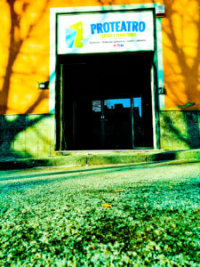 BAIANO. Colosseo, Anno 2084: Autonomie differenziate. In scena, cast di alta qualità, con Mariella Del Basso, Maria Grazia Napolitano, Antonio Lippiello e Alberto Tortora. In regia Franco Scotto e Katia Russo