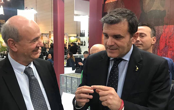 Luciano-d-Aponte-Funzionario-Regione-Campania-Assessorato-Agricoltura-e-il-Ministro-Gian-Marco-Centinaio