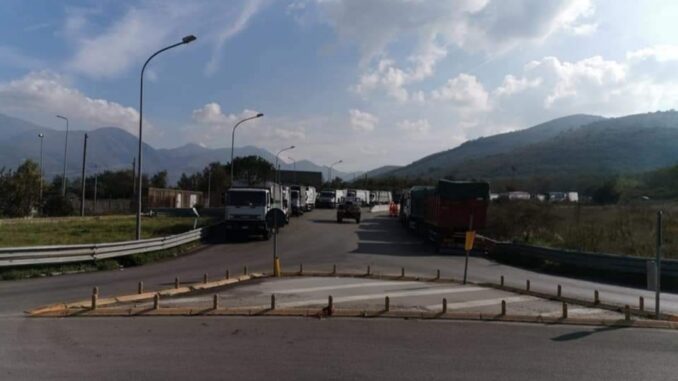 EC8B9B09-BBE0-4EC6-BF56-15A1E2F1819E