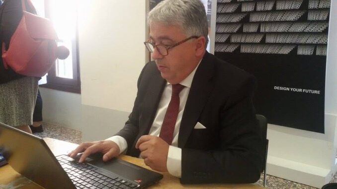 D222B581-37AE-4533-BE09-EE6A5FA8461B