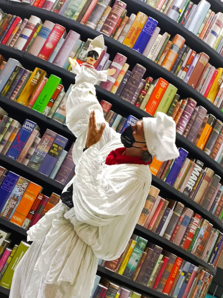 Angelo Iannelli protagonista al Salone del Libro di Torino con Pulcinella Presentazione dei due libri pandemici alla fiera editoriale