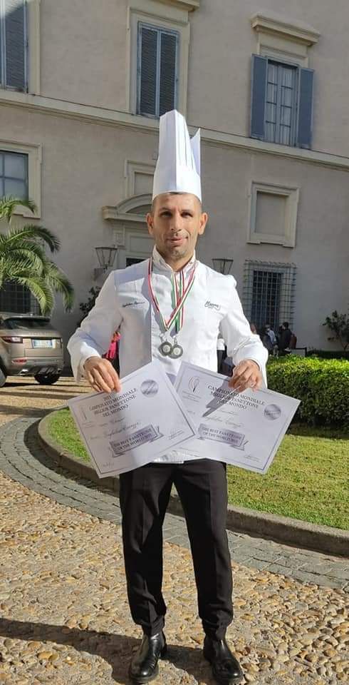 Cicciano sul podio. Secondo posto al mondiale del panettone per Guglielmo Cavezza del Mommy Cafè Cicciano sul podio. Secondo posto al mondiale del panettone per Guglielmo Cavezza del Mommy Cafè