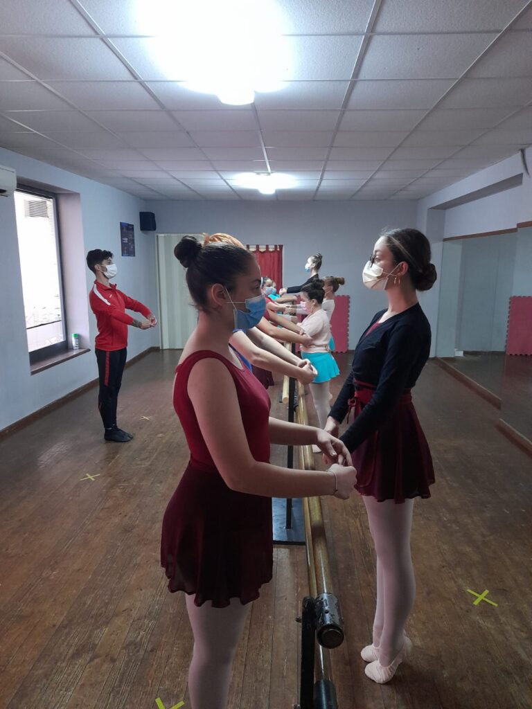 Forino (Av).  La Danza Classica locale riparte dal famoso ballerino Nicolò Noto grazie alla Max e Very Dance