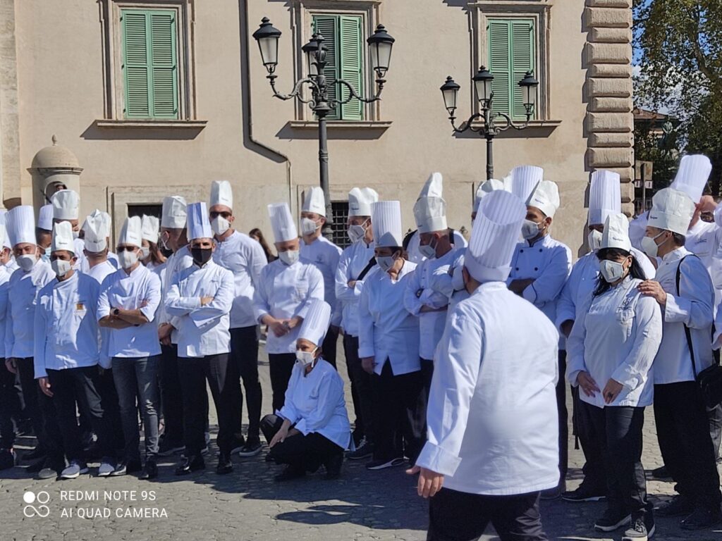 Cicciano sul podio. Secondo posto al mondiale del panettone per Guglielmo Cavezza del Mommy Cafè Cicciano sul podio. Secondo posto al mondiale del panettone per Guglielmo Cavezza del Mommy Cafè