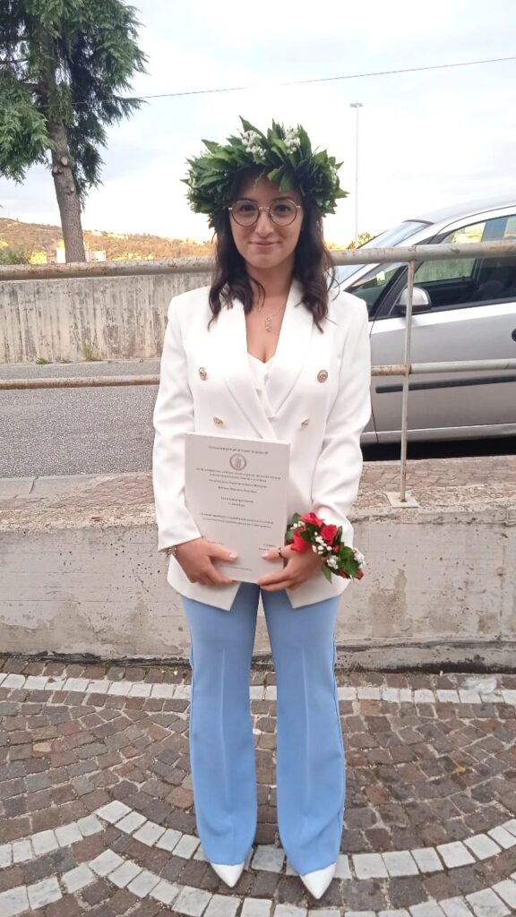 AVELLA. Festeggia la sua laurea magistrale in Scienze Biologiche Serena Pecchia, gli auguri. AVELLA. Festeggia la sua laurea magistrale in Scienze Biologiche Serena Pecchia, gli auguri.