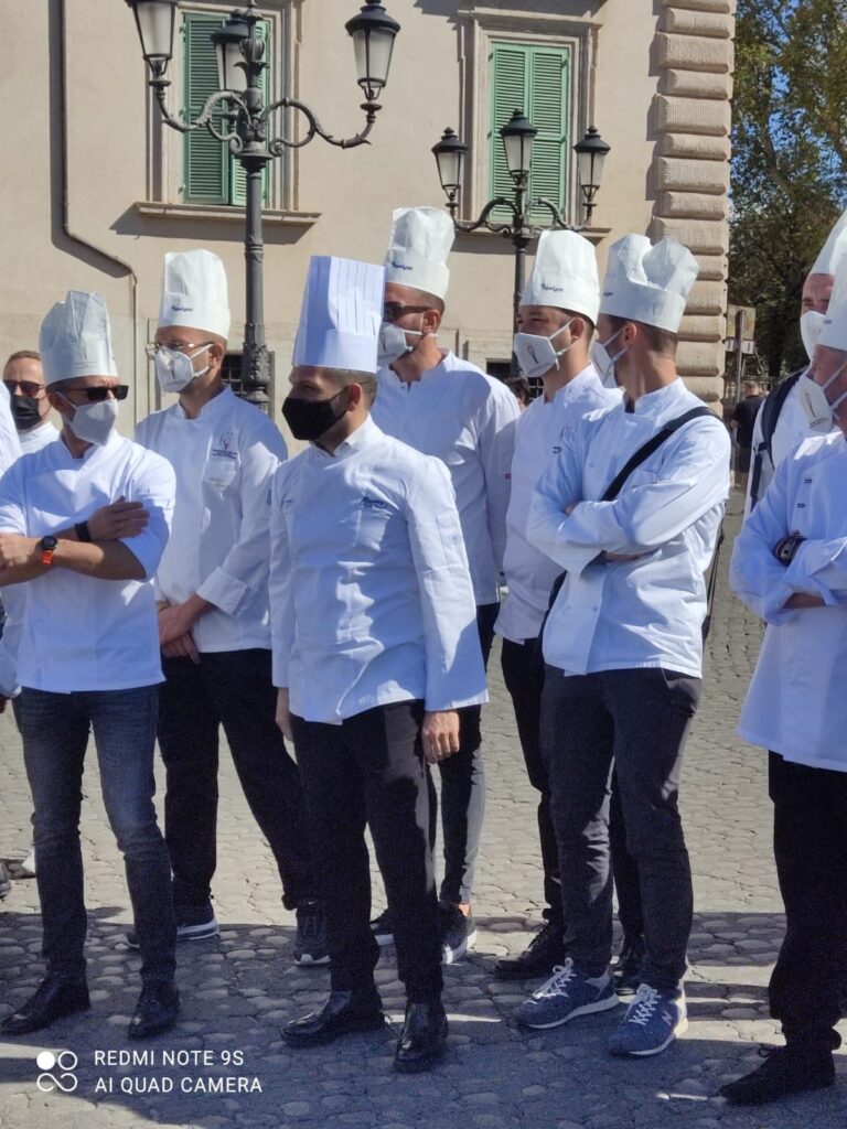 Cicciano sul podio. Secondo posto al mondiale del panettone per Guglielmo Cavezza del Mommy Cafè Cicciano sul podio. Secondo posto al mondiale del panettone per Guglielmo Cavezza del Mommy Cafè