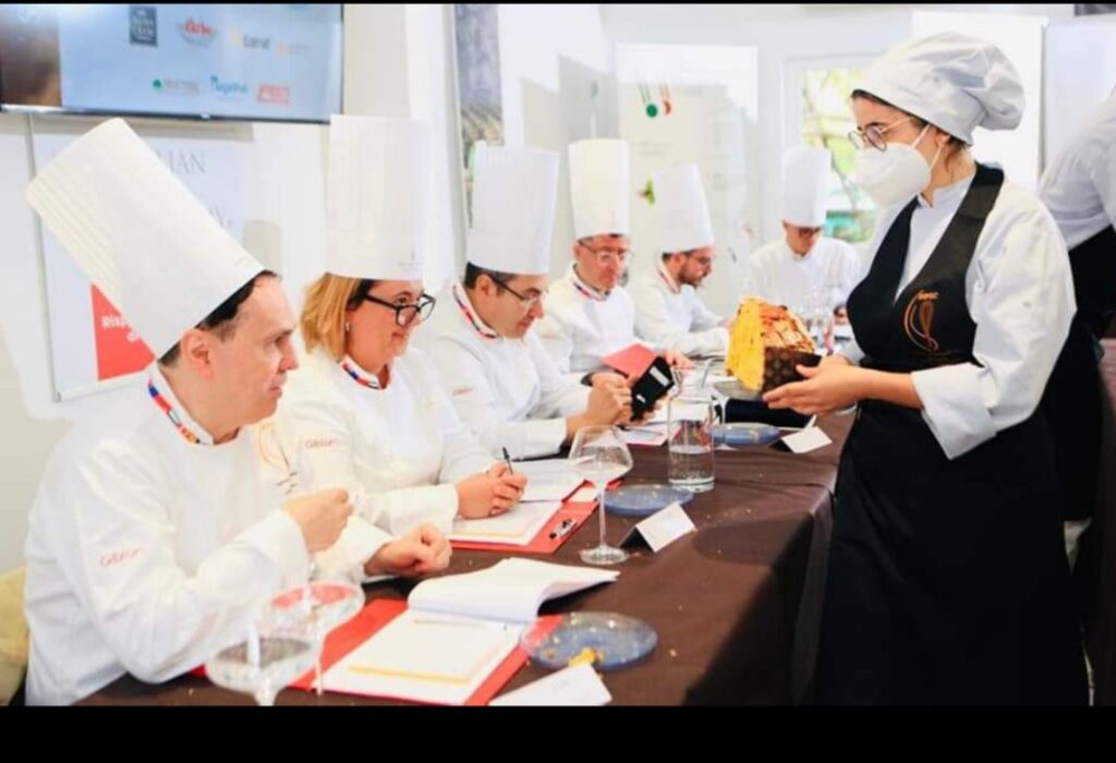 Cicciano sul podio. Secondo posto al mondiale del panettone per Guglielmo Cavezza del Mommy Cafè Cicciano sul podio. Secondo posto al mondiale del panettone per Guglielmo Cavezza del Mommy Cafè