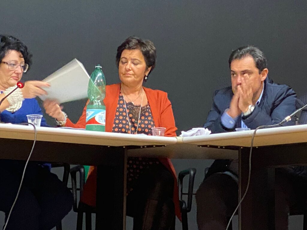 AVELLA. E andato in scena al teatro Biancardi il primo consiglio comunale con sindaco Vincenzo Biancardi. Foto e Video