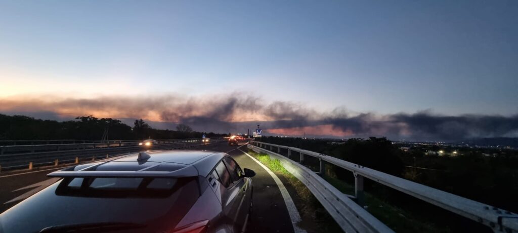 INCENDIO di AIROLA (BN). Nube tossica fino alle porte di Napoli