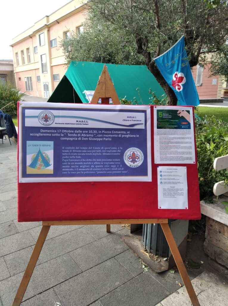 AVELLA. Gli scout adulti M.A.S.C.I. riuniti in preghiera in Piazza a difesa dellambiente. AVELLA. Gli scout adulti M.A.S.C.I. riuniti in preghiera in Piazza a difesa dellambiente.