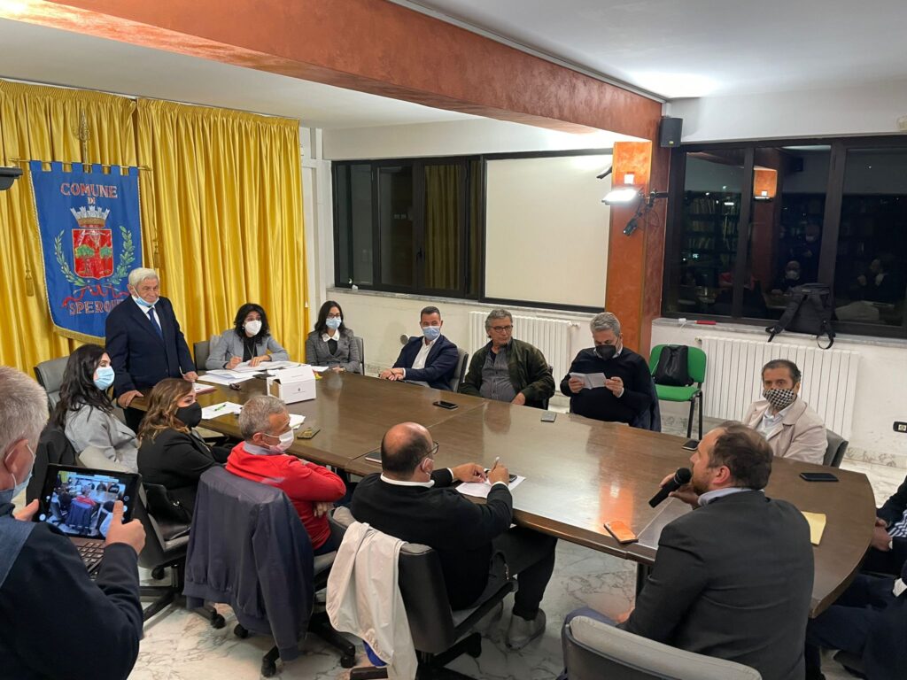 SPERONE. Si è tenuto il primo consiglio comunale con sindaco Adolfo Alaia. Video e Foto