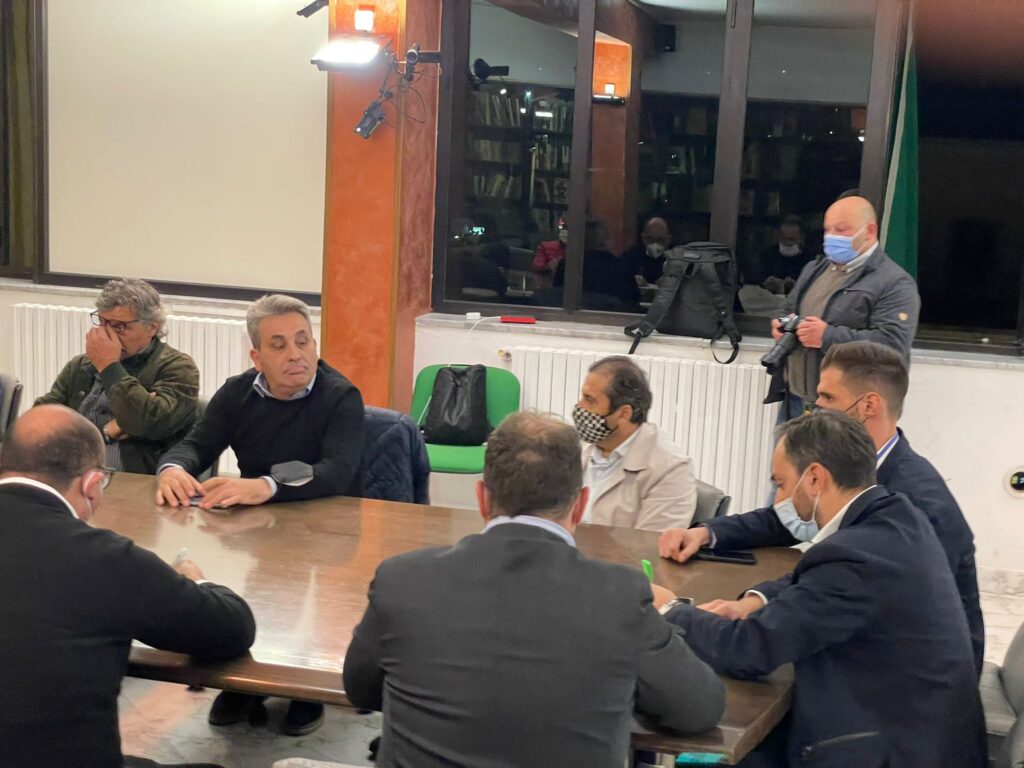 SPERONE. Si è tenuto il primo consiglio comunale con sindaco Adolfo Alaia. Video e Foto