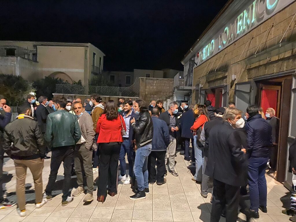 AVELLA. E andato in scena al teatro Biancardi il primo consiglio comunale con sindaco Vincenzo Biancardi. Foto e Video