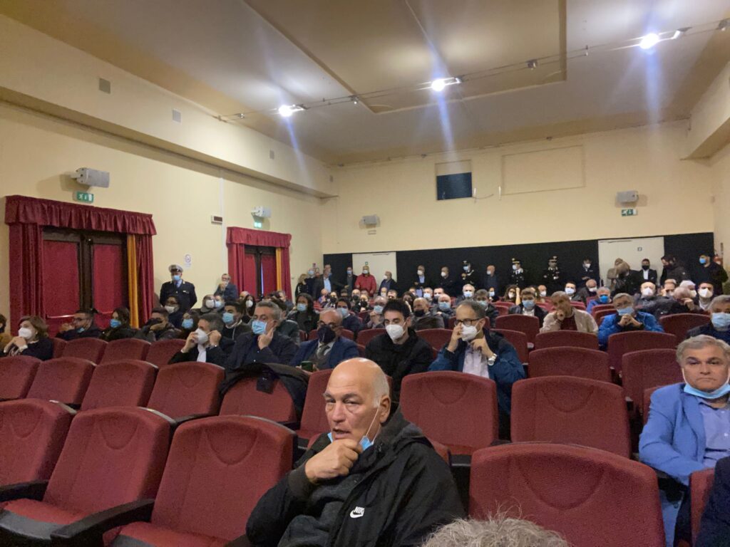 AVELLA. E andato in scena al teatro Biancardi il primo consiglio comunale con sindaco Vincenzo Biancardi. Foto e Video