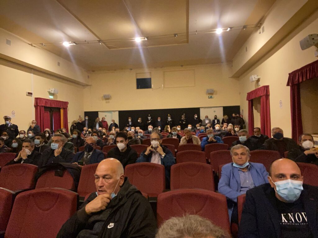AVELLA. E andato in scena al teatro Biancardi il primo consiglio comunale con sindaco Vincenzo Biancardi. Foto e Video