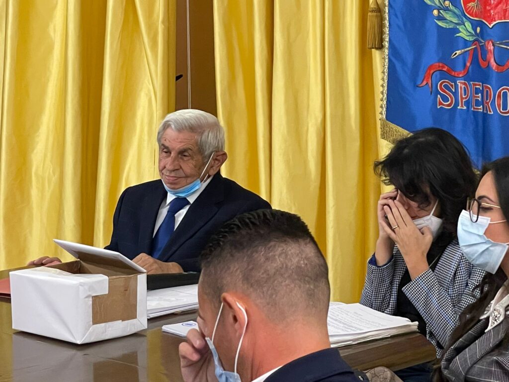 SPERONE. Si è tenuto il primo consiglio comunale con sindaco Adolfo Alaia. Video e Foto