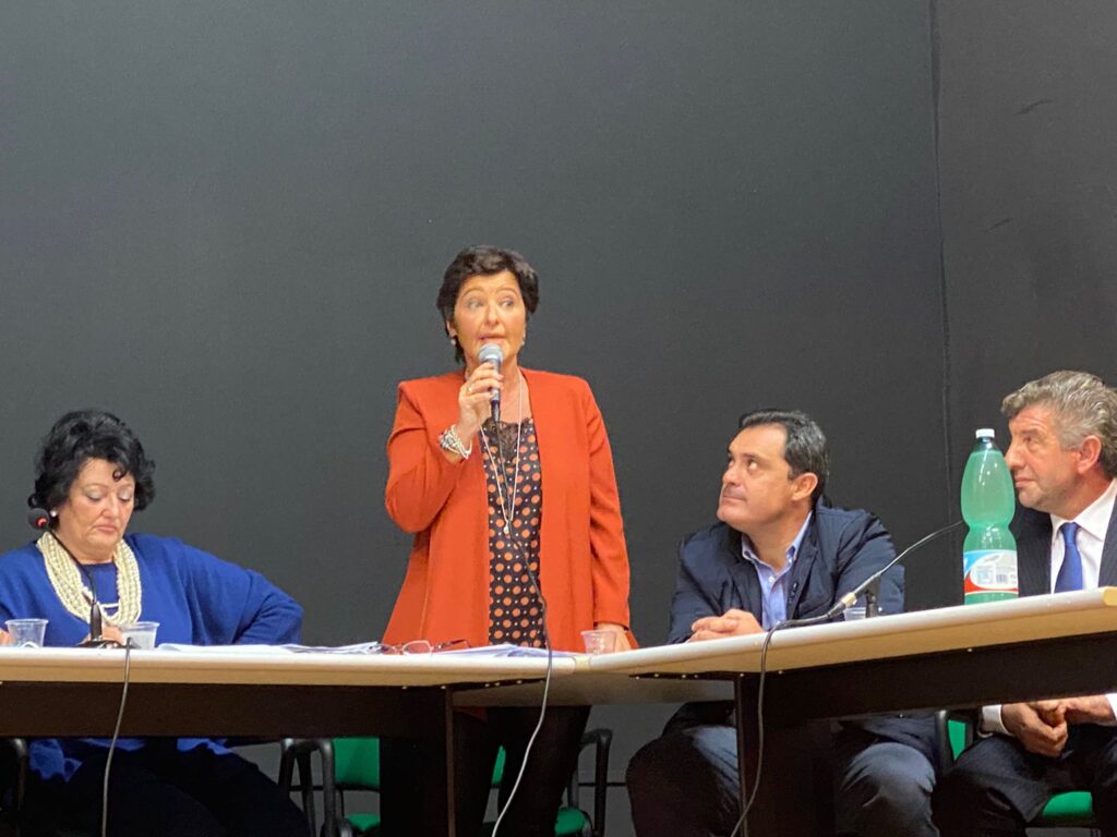 AVELLA. E andato in scena al teatro Biancardi il primo consiglio comunale con sindaco Vincenzo Biancardi. Foto e Video