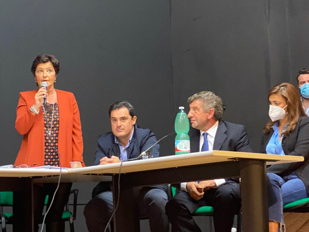 AVELLA. E andato in scena al teatro Biancardi il primo consiglio comunale con sindaco Vincenzo Biancardi. Foto e Video