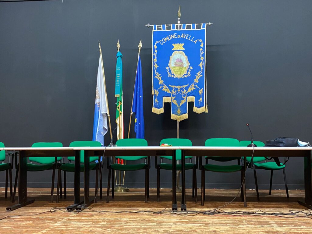 AVELLA. E andato in scena al teatro Biancardi il primo consiglio comunale con sindaco Vincenzo Biancardi. Foto e Video