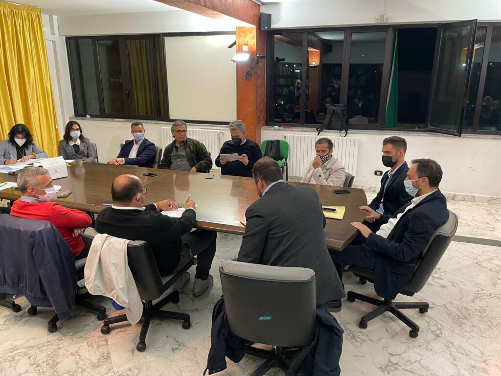 SPERONE. Si è tenuto il primo consiglio comunale con sindaco Adolfo Alaia. Video e Foto