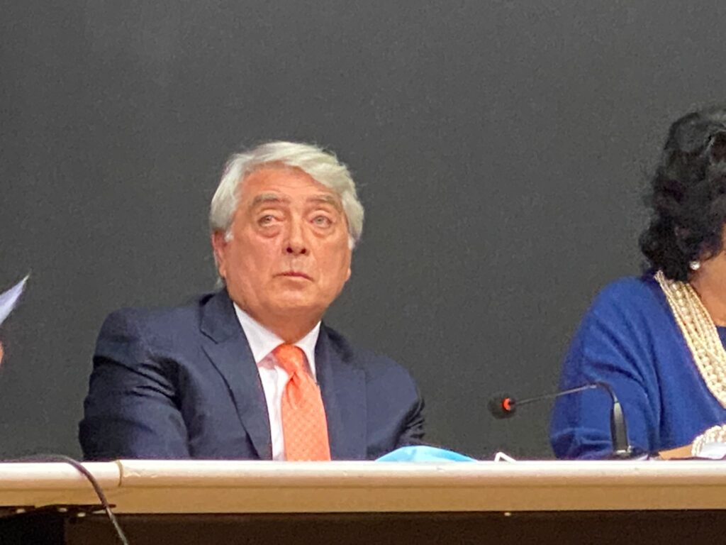 AVELLA. E andato in scena al teatro Biancardi il primo consiglio comunale con sindaco Vincenzo Biancardi. Foto e Video